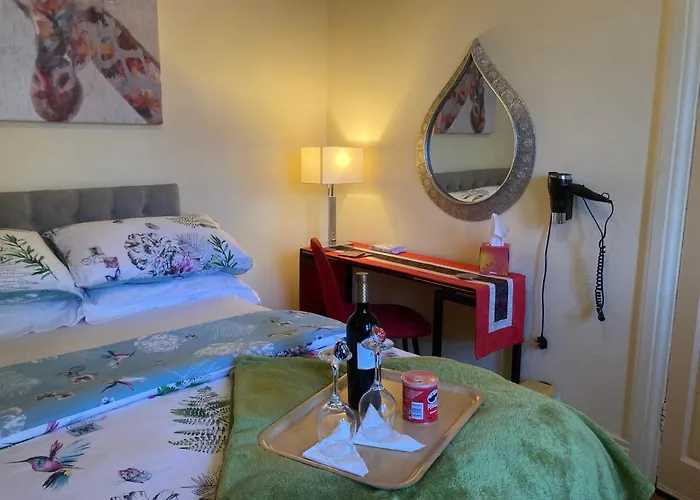Mountroyal Victorian Studio Self Catering Apartment 3